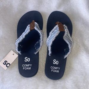 SO so comfy sandals